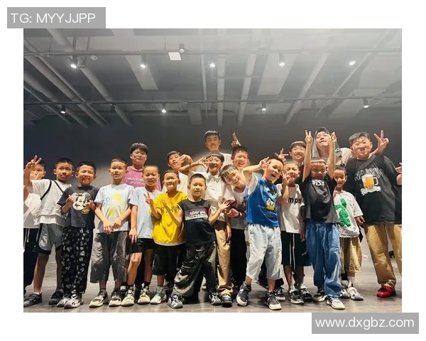 深圳街舞队创下耐力新纪录引领街舞潮流新风尚