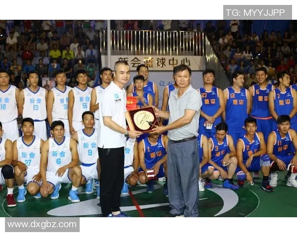 上海篮球队团队协作的创新变革与未来发展探讨 上海篮球队团队协作的创新变革与未来发展探讨