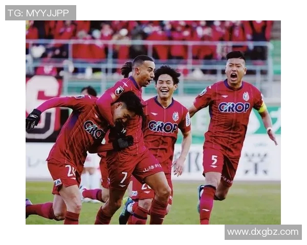 横滨水手与鸟砂岩激战正酣精彩对决引发球迷热议