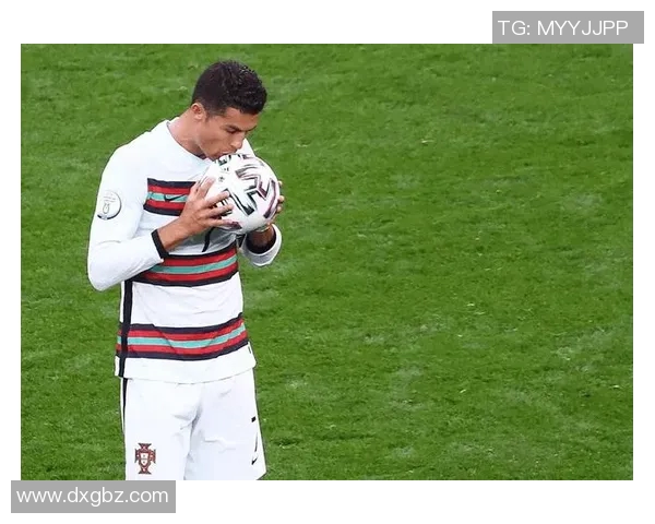 克罗斯的足球传奇之路：从青涩少年到世界顶级中场的蜕变与荣耀